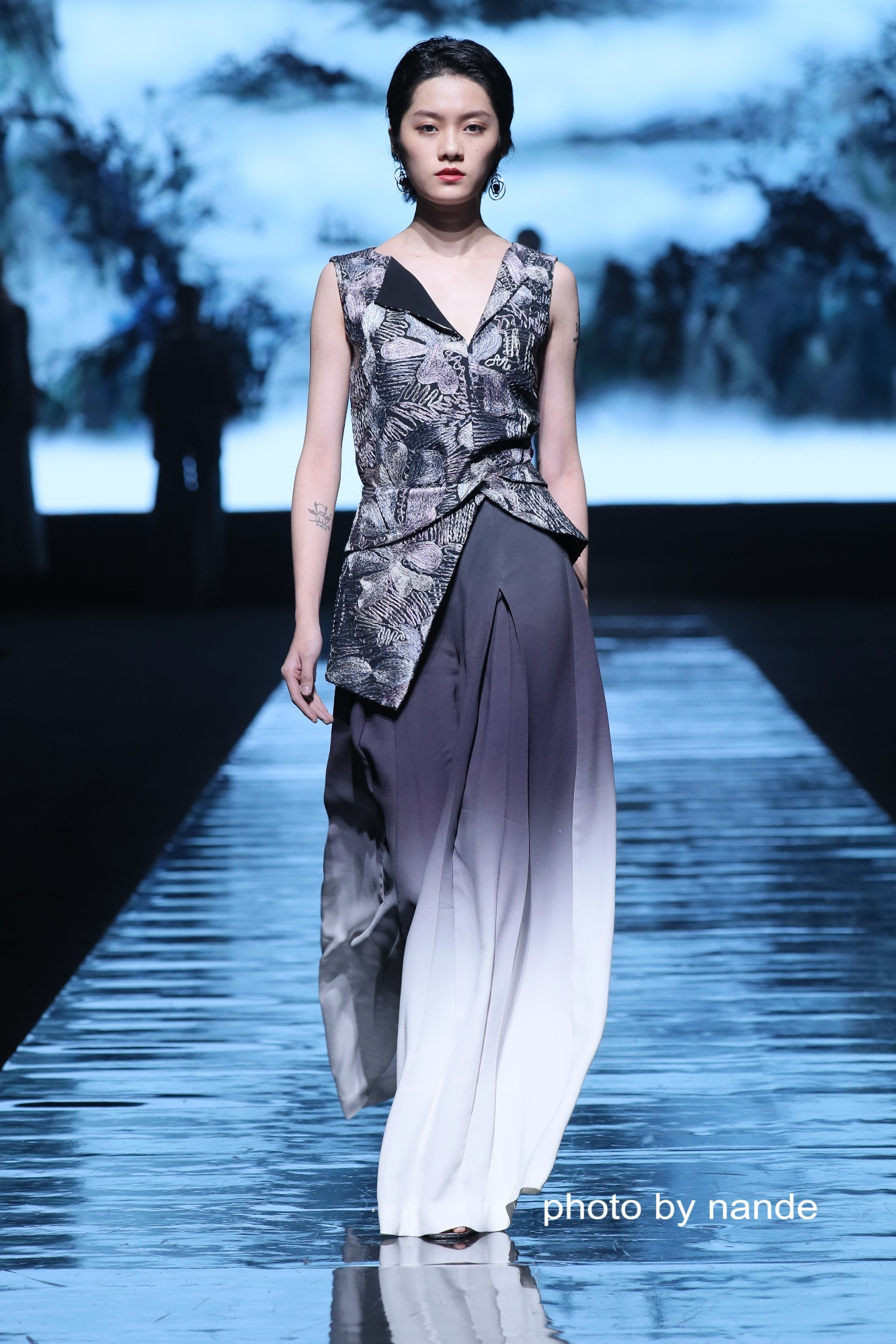 时尚40年|中国十佳服装设计师邓兆萍设计作品欣赏